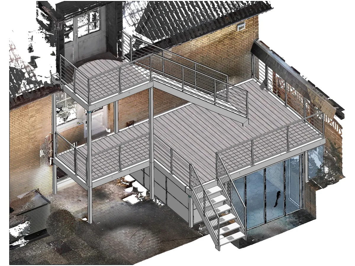 Entwurf im 3D-Laserscan: Balkon mit Treppe und großer Terrasse über einem verglasten Anbau.